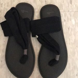 Sanuk yoga mat sandals
